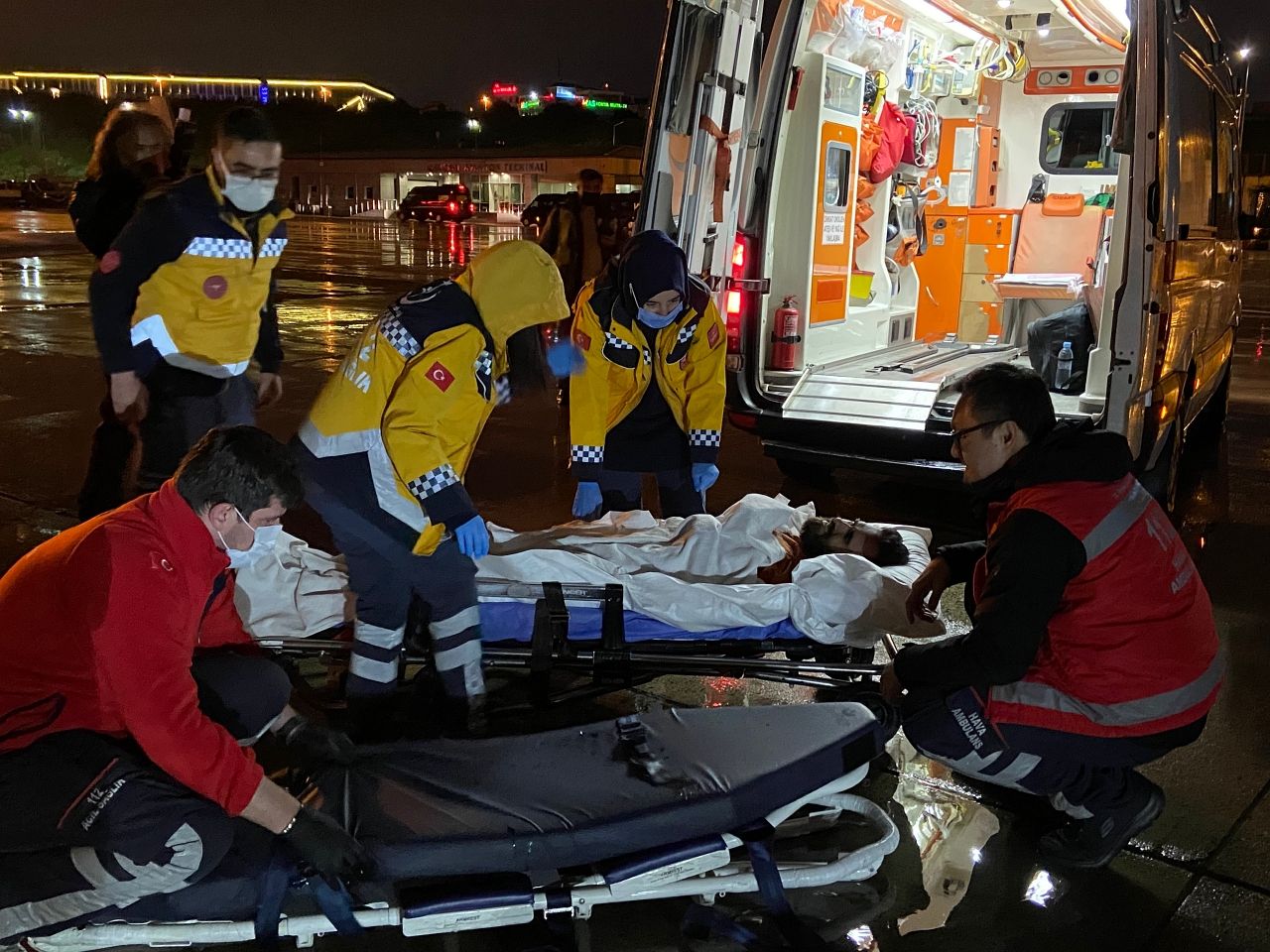 Bakanlık harekete geçti: Fas ve Mısır'daki iki Türk hasta tedavileri için ambulans uçakla Türkiye'ye getirildi! 4
