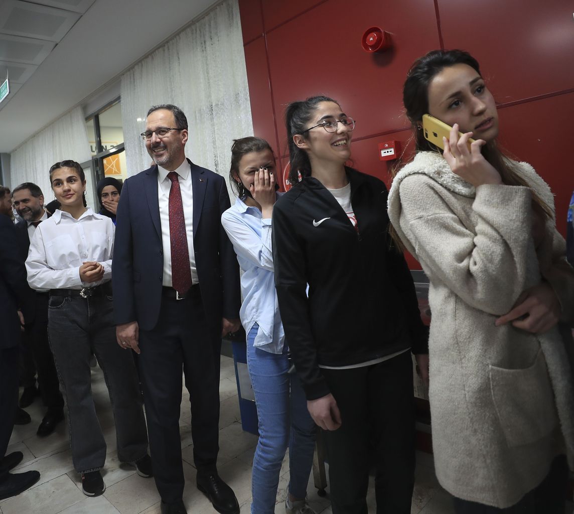 Gençlik ve Spor Bakanı Kasapoğlu, Erzurum'da öğrencilerle iftar yaptı 3