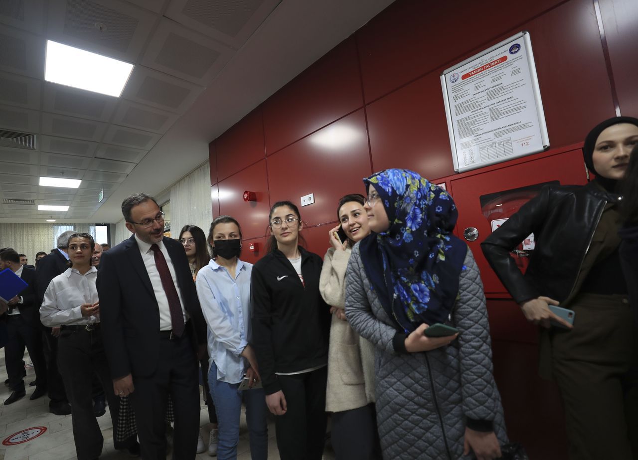 Gençlik ve Spor Bakanı Kasapoğlu, Erzurum'da öğrencilerle iftar yaptı 4