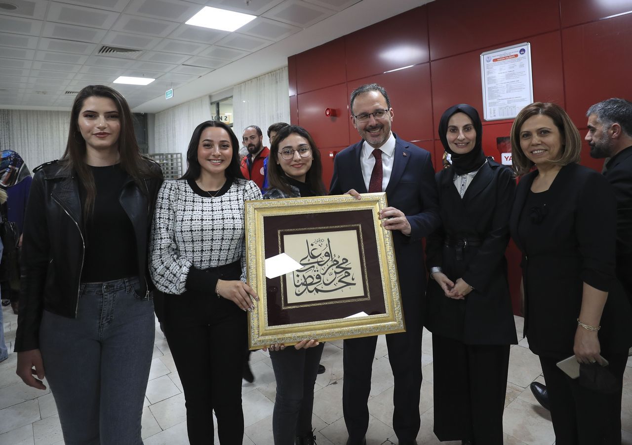 Gençlik ve Spor Bakanı Kasapoğlu, Erzurum'da öğrencilerle iftar yaptı 15