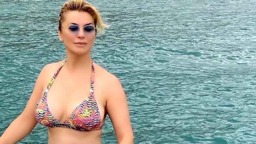 Songül Karlı Otobüste Arkadan Taciz Edildiğini İtiraf Etti! Songül Karlı Bikini Kararını Verdi 5