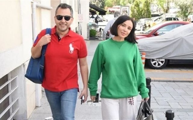 Gülşen Kucağına Oturduğu İsimle Bir Poz Daha Vermiş! Bomba Görüntü Ortaya Çıktı 3