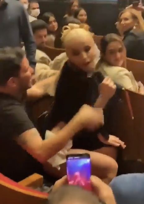 Gülşen Kucağına Oturduğu İsimle Bir Poz Daha Vermiş! Bomba Görüntü Ortaya Çıktı 5