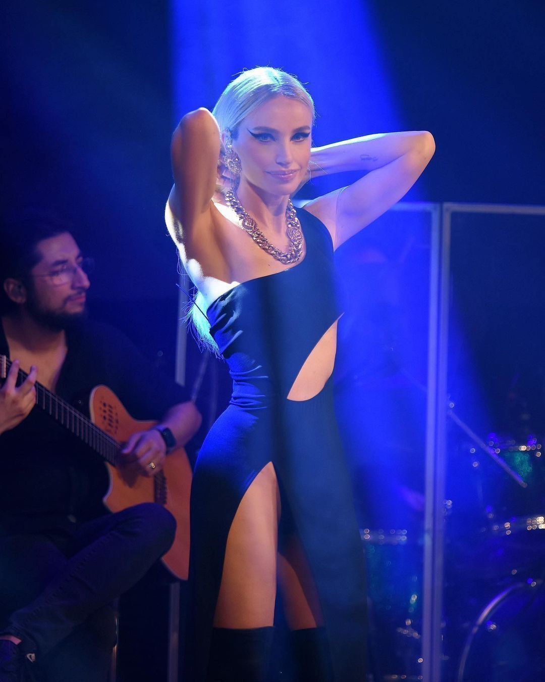 Gülşen Kucağına Oturduğu İsimle Bir Poz Daha Vermiş! Bomba Görüntü Ortaya Çıktı 18