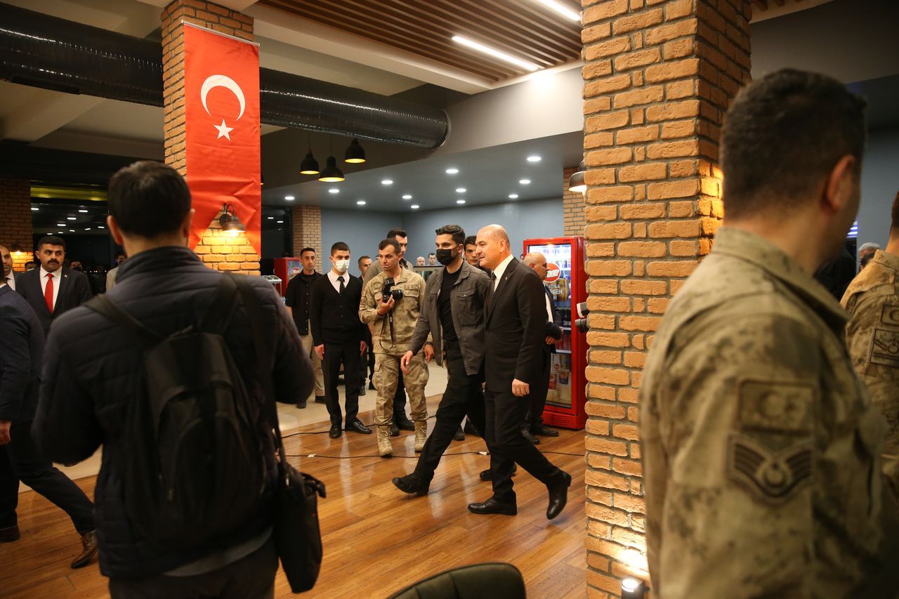 Bakan Soylu, Diyarbakır'da emniyet mensuplarıyla sahur yaptı 1