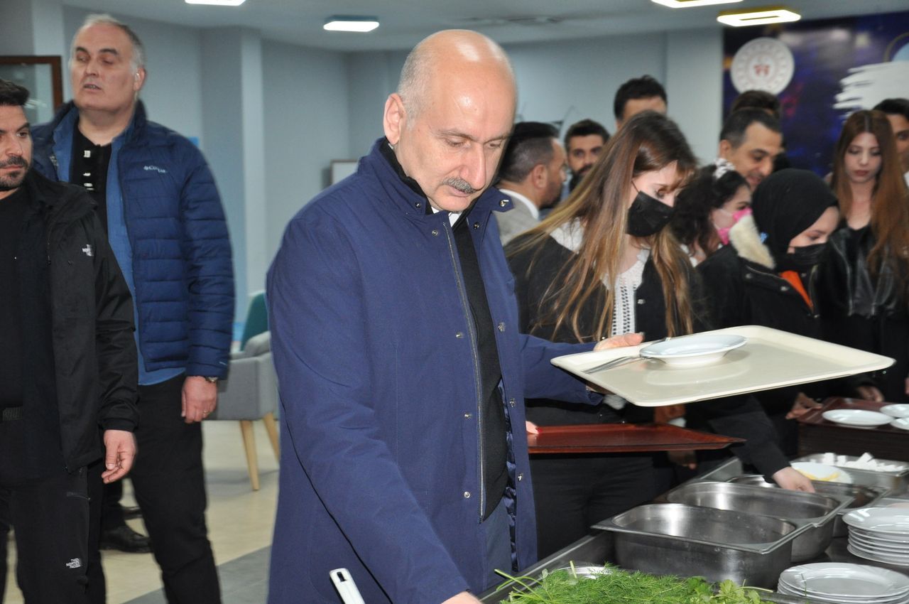 Bakan Karaismailoğlu, sahurda gençlerle buluştu 2