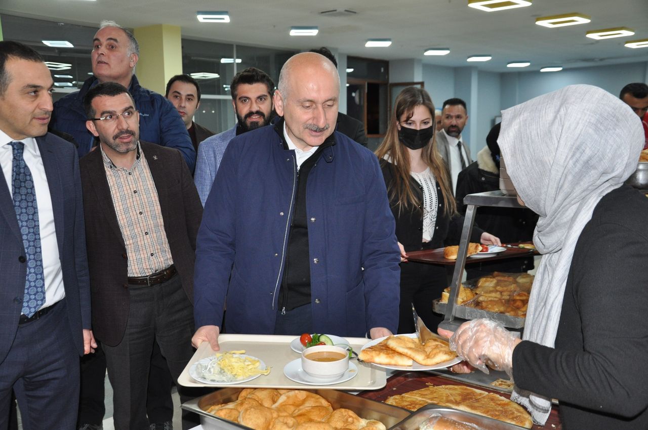 Bakan Karaismailoğlu, sahurda gençlerle buluştu 7
