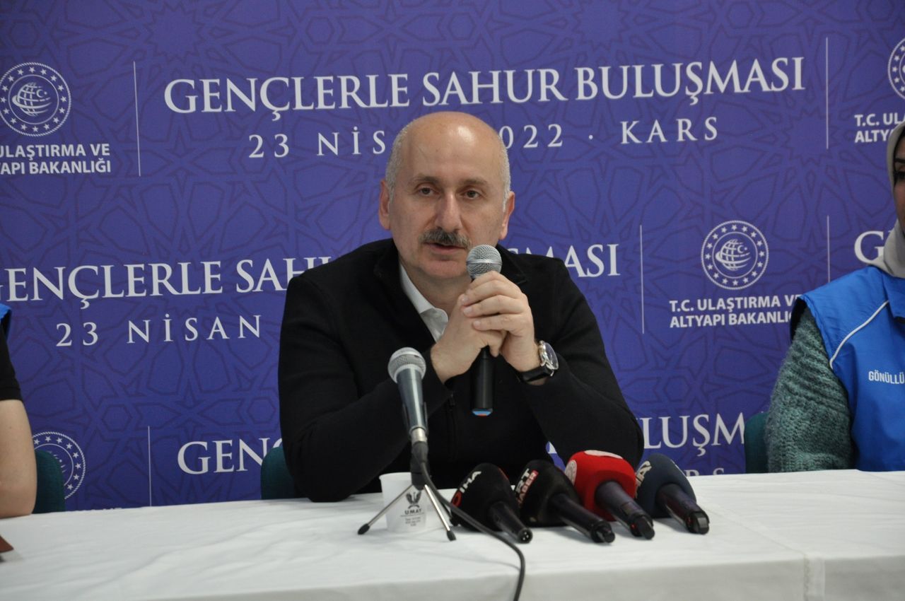 Bakan Karaismailoğlu, sahurda gençlerle buluştu 4