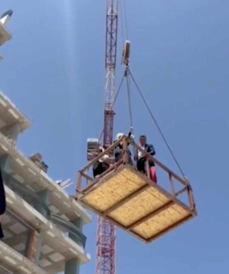 Ajda Pekkan 12 Milyonluk Evini Vinçle Gezdi! 3