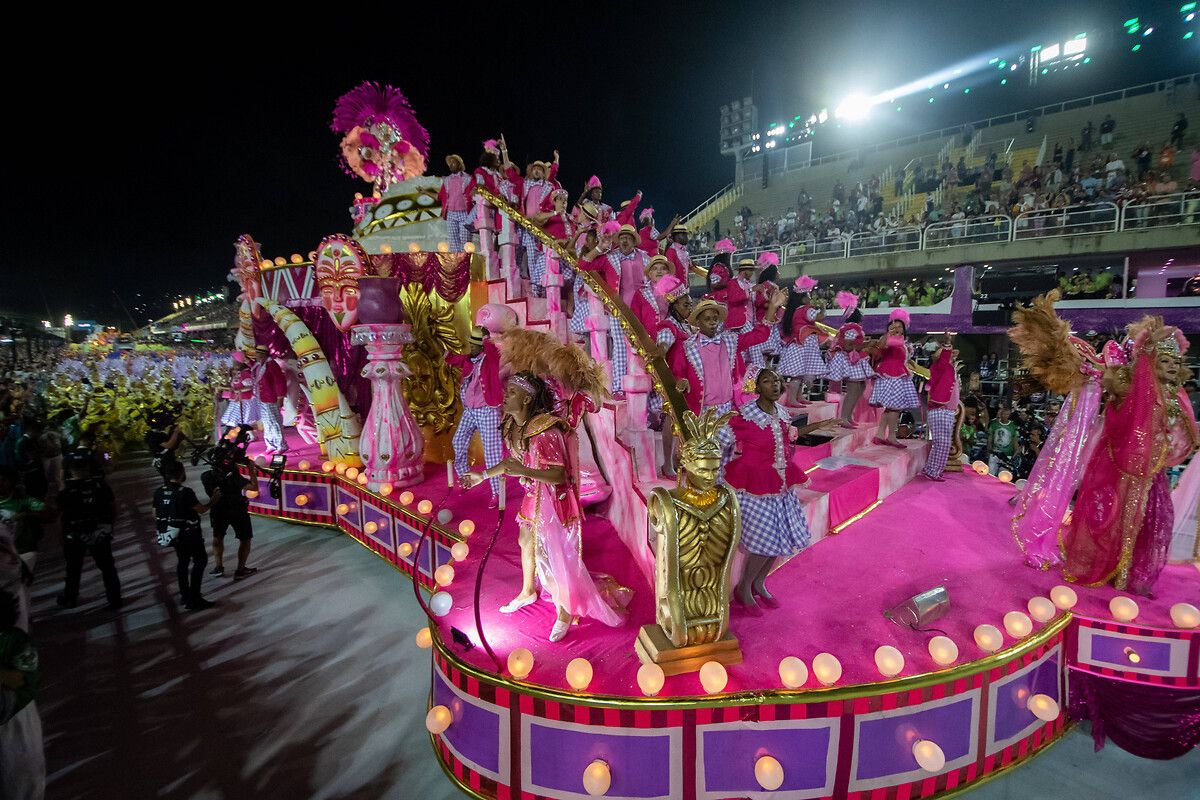 Dünyaca ünlü Rio Karnavalı iki yıl aradan sonra geri döndü 6