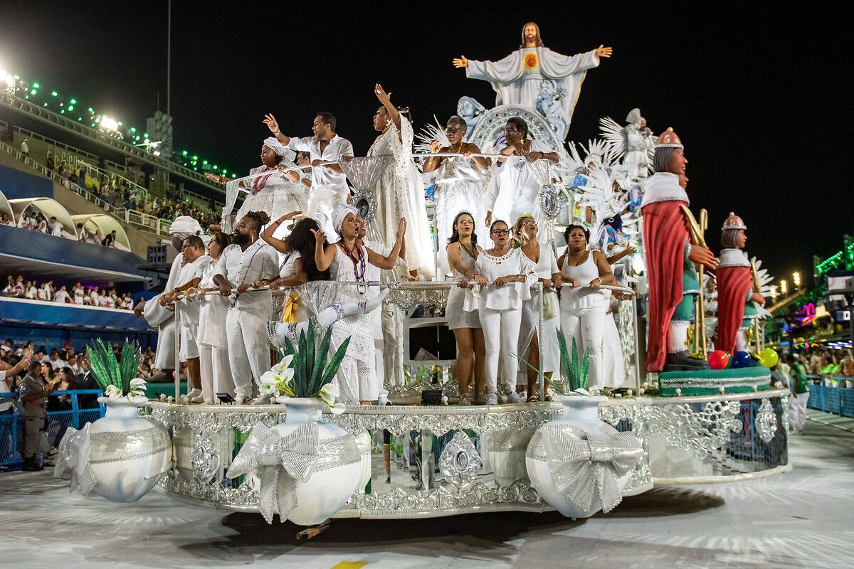 Dünyaca ünlü Rio Karnavalı iki yıl aradan sonra geri döndü 12