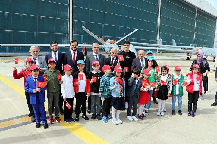 SSB Başkanı İsmail Demir'den R44 sürprizi: TUSAŞ tesislerinde 23 öğrenci ile gökyüzünde tur attı! 1
