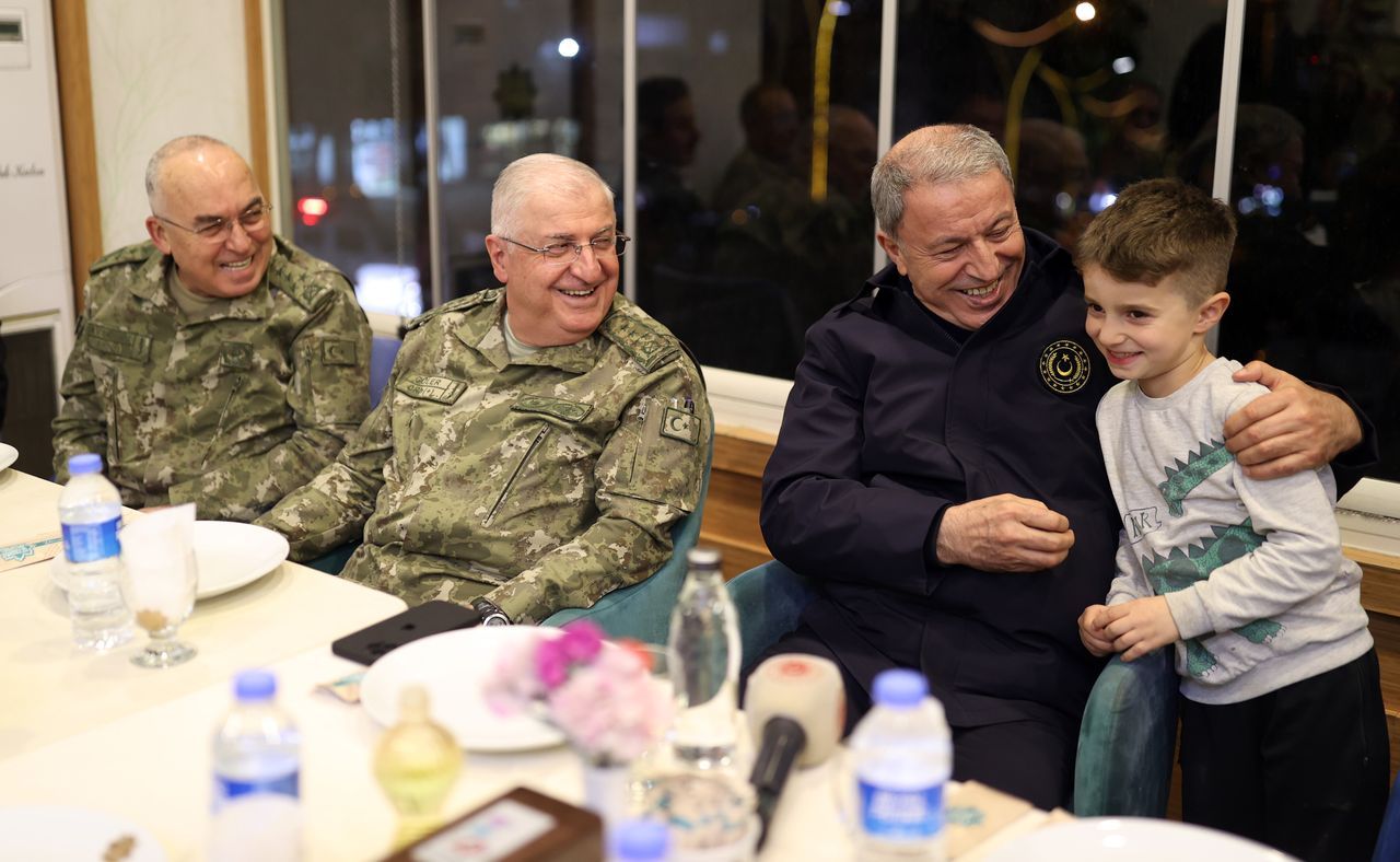 Bakan Akar ve kuvvet komutanları Irak sınırının sıfır noktasında 6