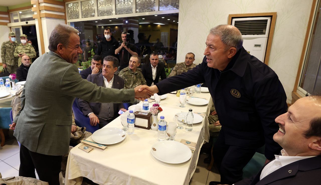 Bakan Akar ve kuvvet komutanları Irak sınırının sıfır noktasında 8