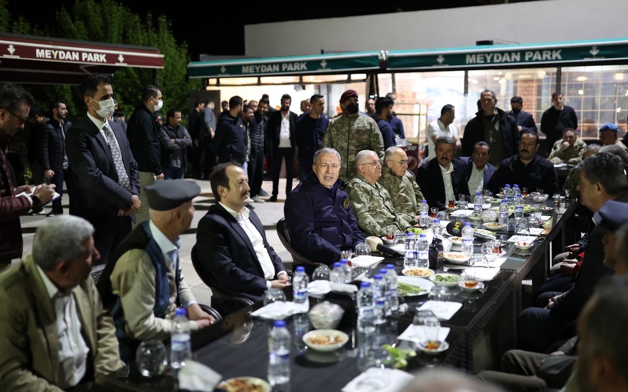 Bakan Akar ve kuvvet komutanları Irak sınırının sıfır noktasında 9