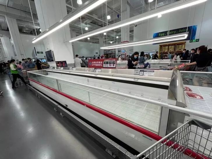 Çin'de karantina iddiaları sonrası halk marketlere akın etti: Raflar boş kaldı! 5