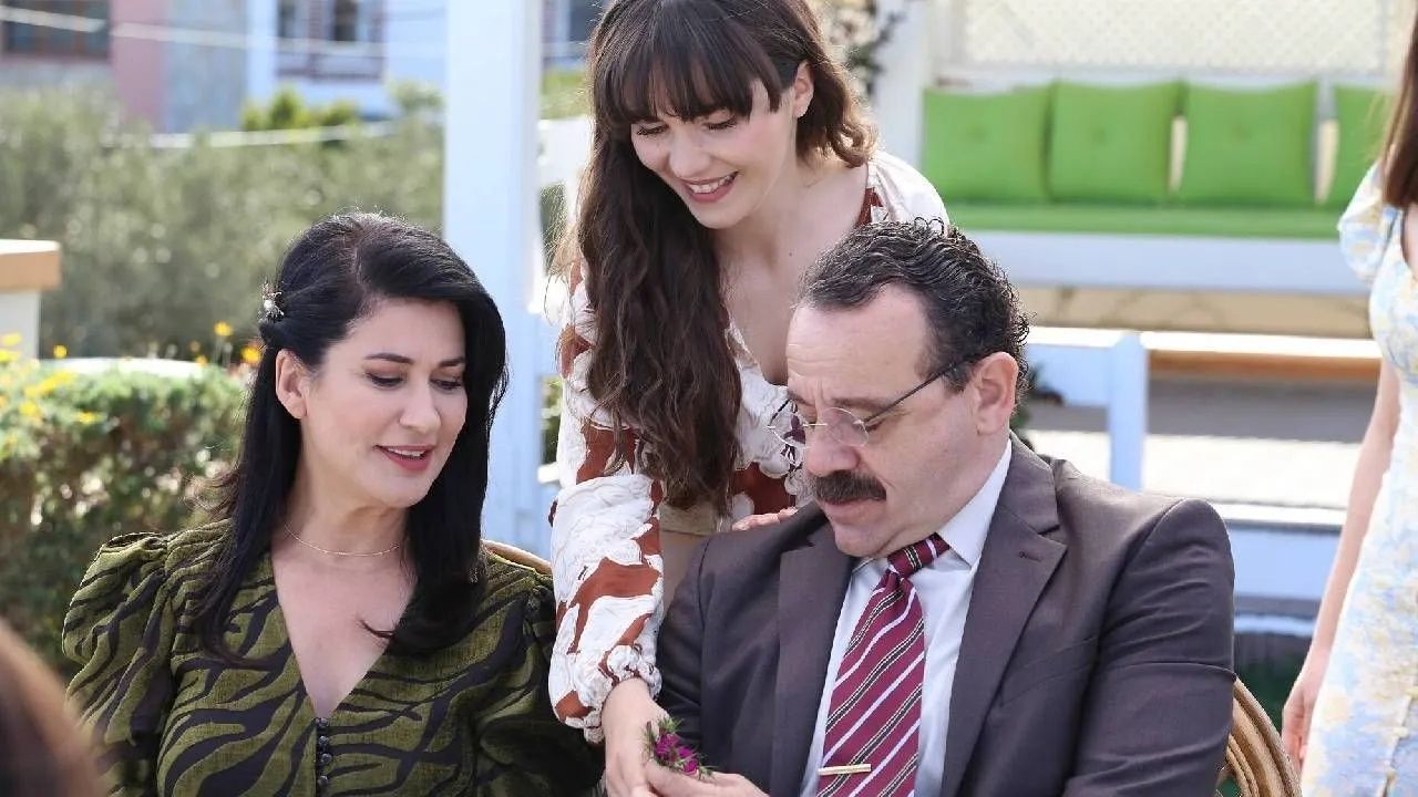 Üç Kız Kardeş Dizisinde Türkan'dan Beklenmeyen Hareket! Somer Bile Şaşırdı! 2