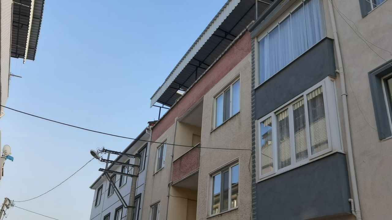 Çatıda çamaşır asarken asansör boşluğuna düştü 4