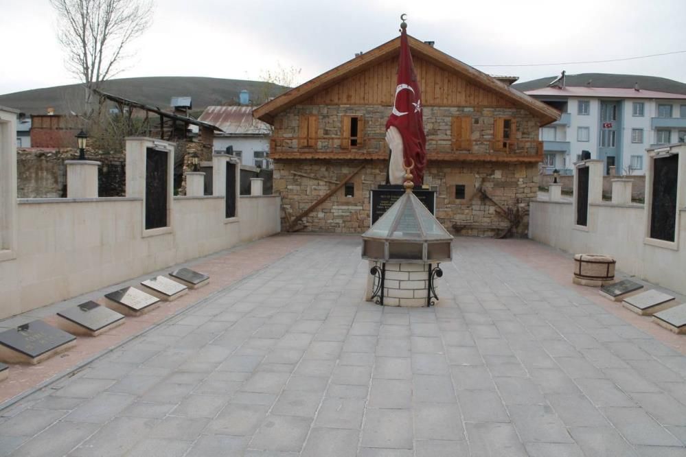Bayburt'ta iffet anıtı! 'Kadınlar Ermeni saldırılarında namuslarını korumak için kendilerini kuyuya atıyordu' 2
