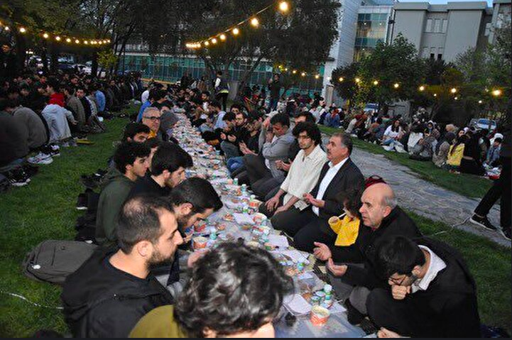İTÜ'de öğrenciler iftarda bir araya geldi 1