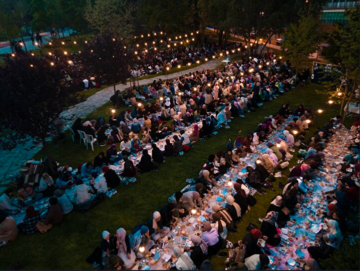 İTÜ'de öğrenciler iftarda bir araya geldi 2
