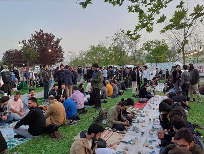 İTÜ'de öğrenciler iftarda bir araya geldi 6
