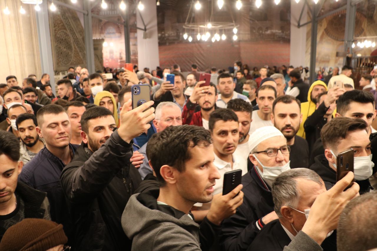 Peygamber Efendimizin Sakal-ı Şerif'ini görenler gözyaşlarına hakim olamadı 2