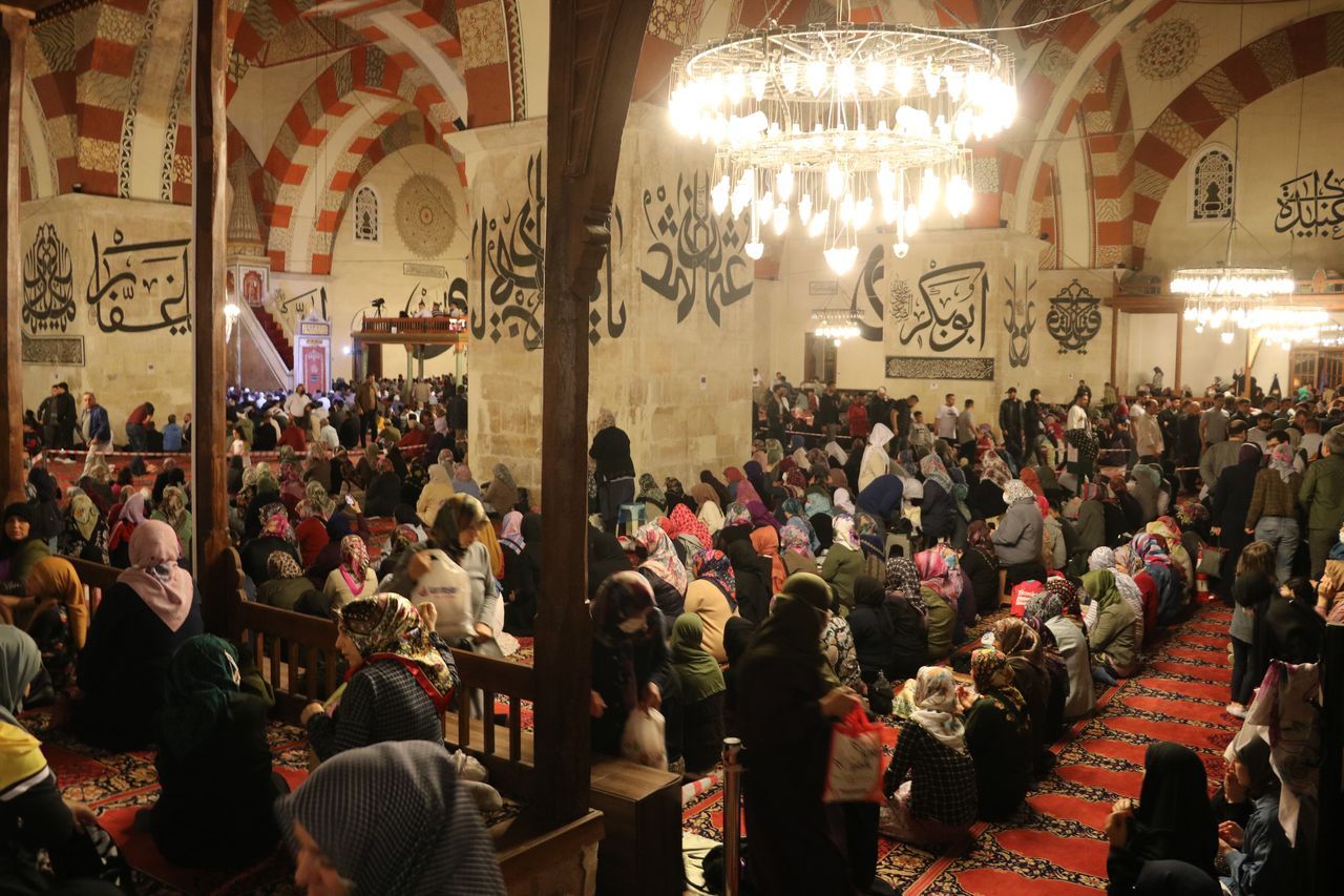 Peygamber Efendimizin Sakal-ı Şerif'ini görenler gözyaşlarına hakim olamadı 7