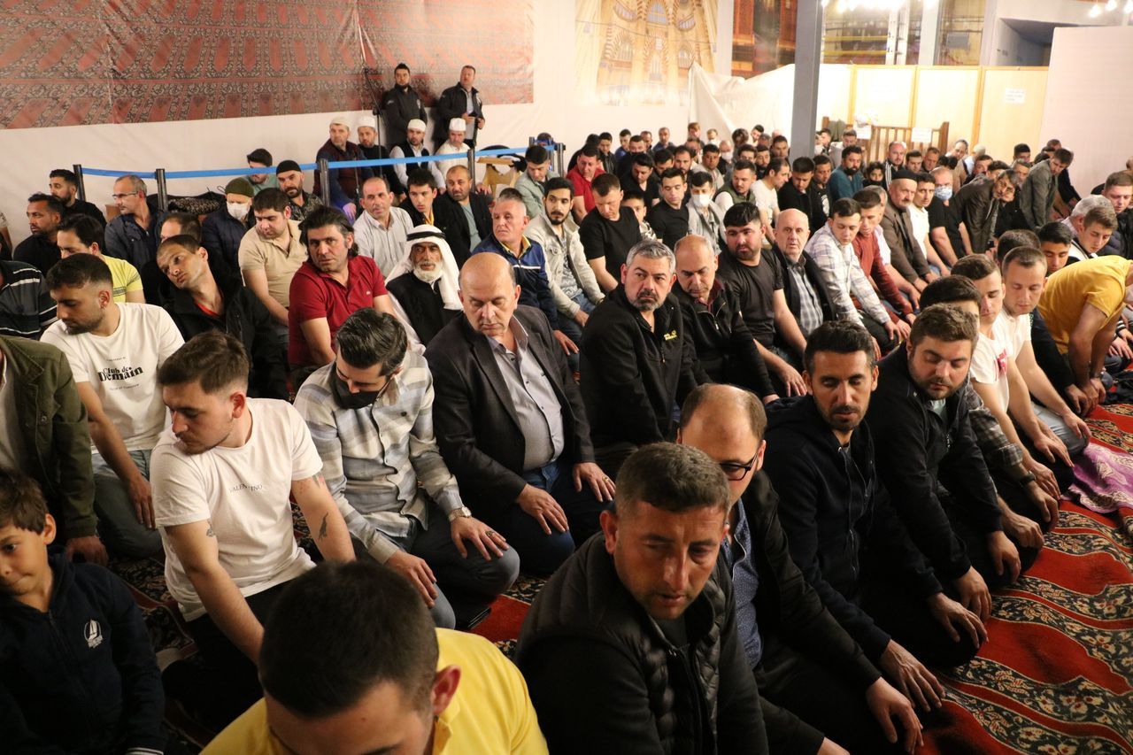 Peygamber Efendimizin Sakal-ı Şerif'ini görenler gözyaşlarına hakim olamadı 8
