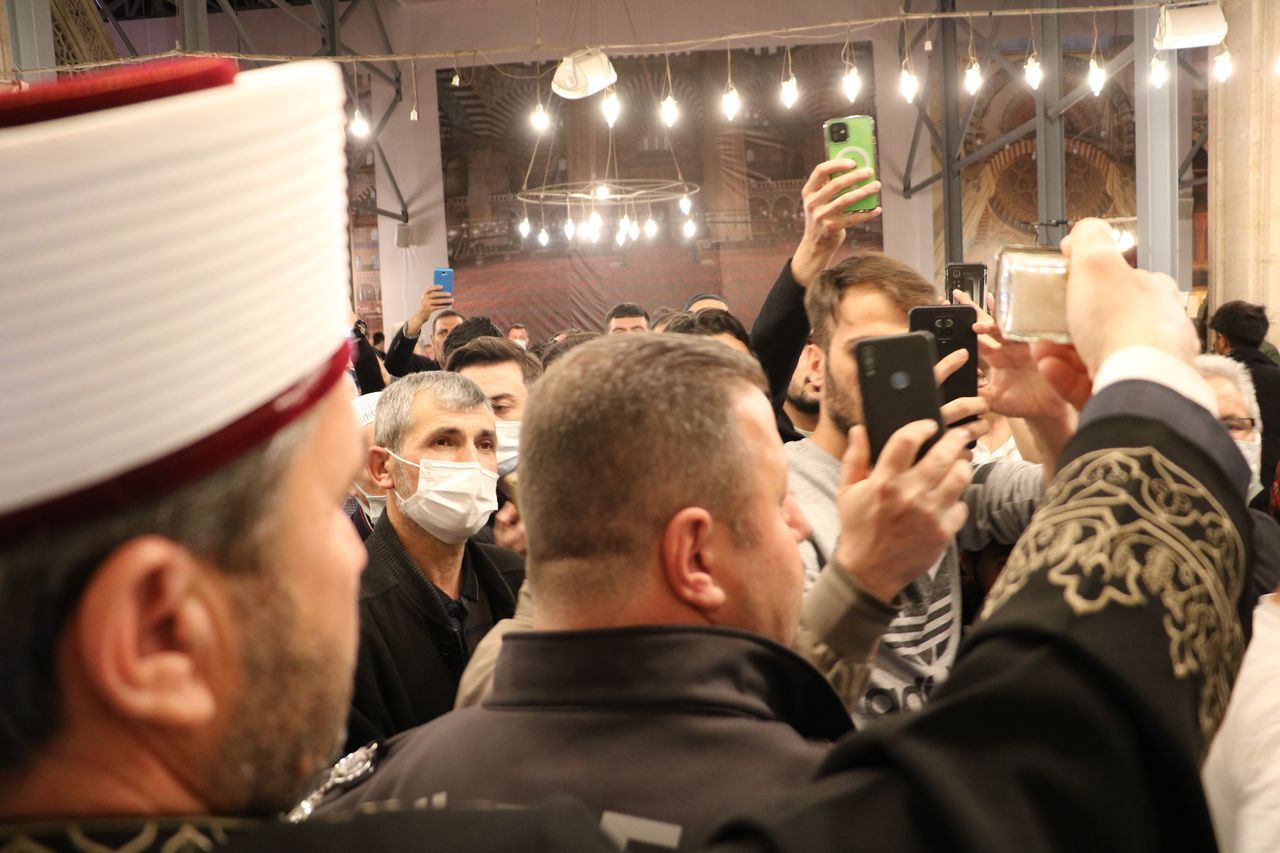 Peygamber Efendimizin Sakal-ı Şerif'ini görenler gözyaşlarına hakim olamadı 9