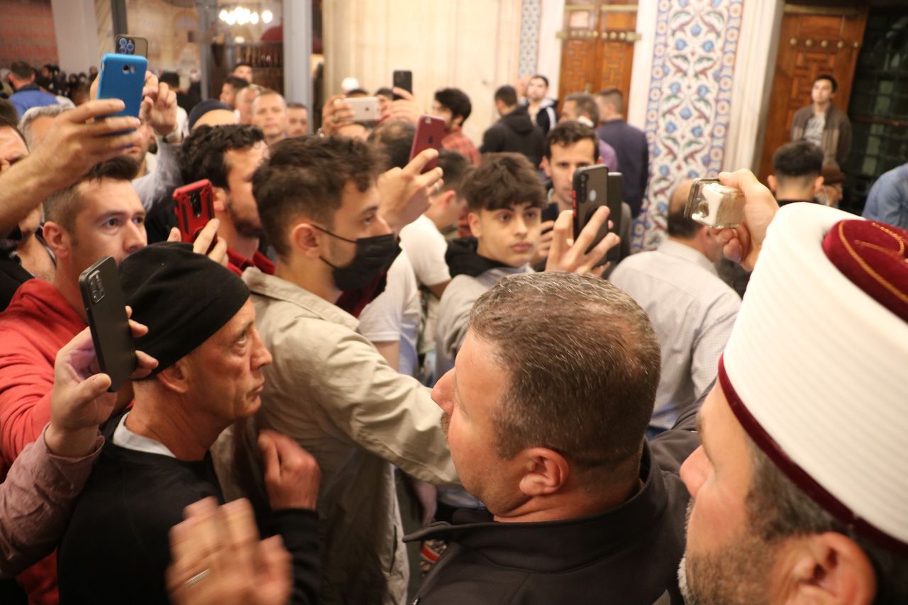 Peygamber Efendimizin Sakal-ı Şerif'ini görenler gözyaşlarına hakim olamadı 10