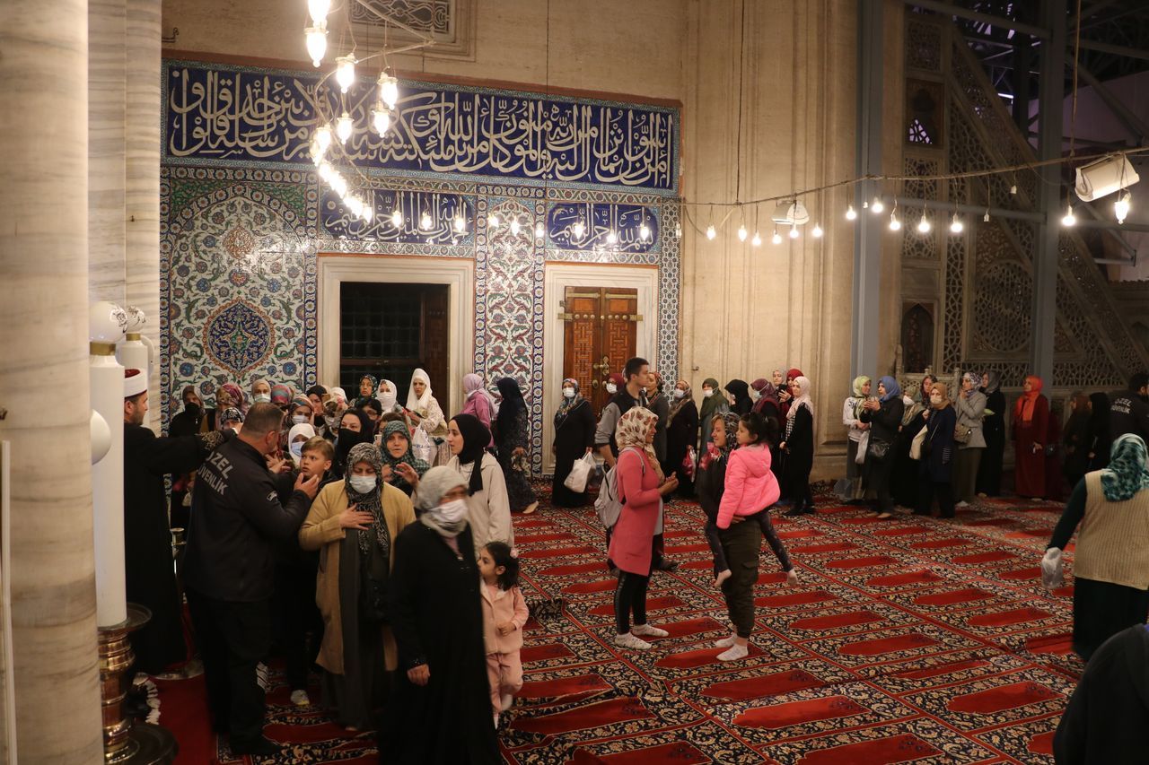 Peygamber Efendimizin Sakal-ı Şerif'ini görenler gözyaşlarına hakim olamadı 14