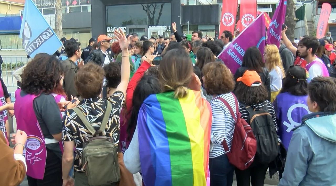 LGBTİ üyeleri, polislere zor anlar yaşattı: 1 Mayıs miting alanı girişinde gerginlik! 1
