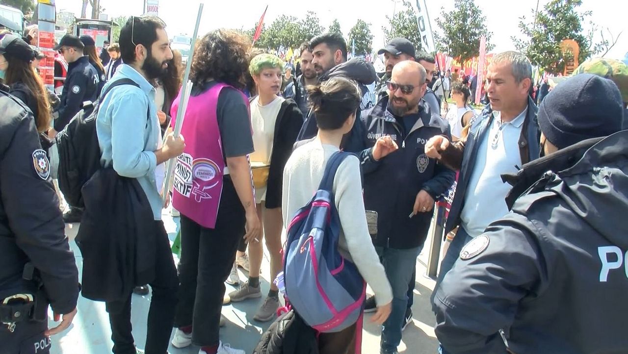 LGBTİ üyeleri, polislere zor anlar yaşattı: 1 Mayıs miting alanı girişinde gerginlik! 4