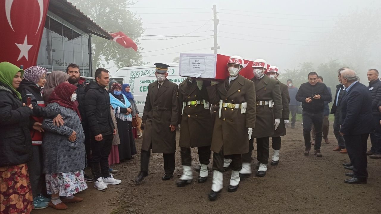 2 ay sonra baba olacaktı! Şehit Uzman Çavuş Mümin Çarkcı'nın cenazesinde gözyaşları sel oldu 1