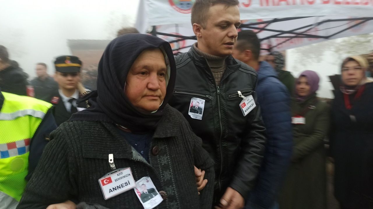 2 ay sonra baba olacaktı! Şehit Uzman Çavuş Mümin Çarkcı'nın cenazesinde gözyaşları sel oldu 7