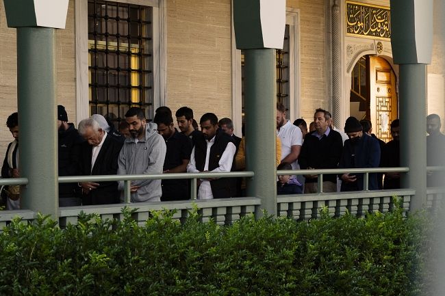 Avustralya'nın Sidney kentindeki Müslümanlar bayram namazı için camiye akın etti 8