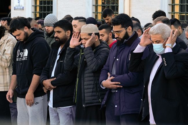 Avustralya'nın Sidney kentindeki Müslümanlar bayram namazı için camiye akın etti 7