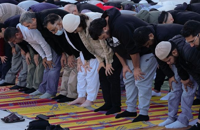 Avustralya'nın Sidney kentindeki Müslümanlar bayram namazı için camiye akın etti 6