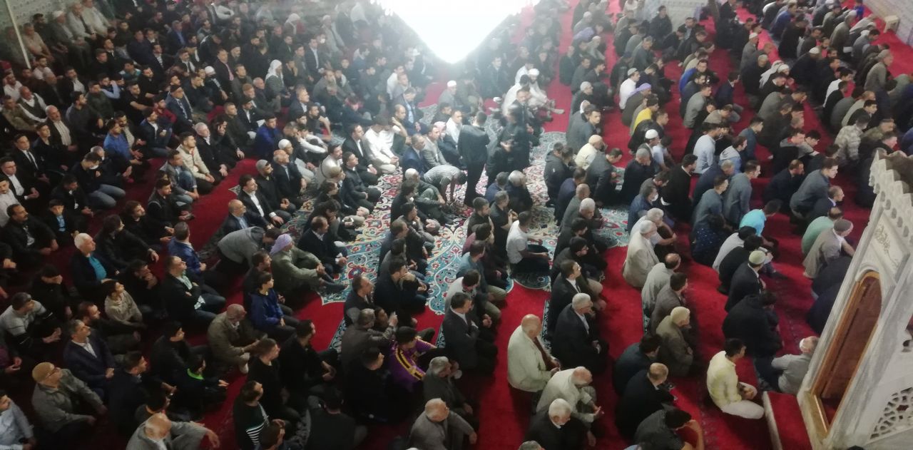 Milli Savunma Bakanı Hulusi Akar, kuvvet komutanlarıyla birlikte bayram namazını Balıklıgöl’de kıldı 3
