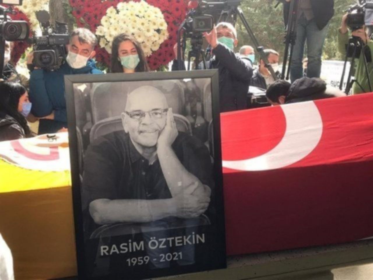 Rasim Öztekin'in Eşi Esra Kazancıbaşı Eşinin Yokluğuna Alışamadı! Gözleri Yaşartan Paylaşım! 4
