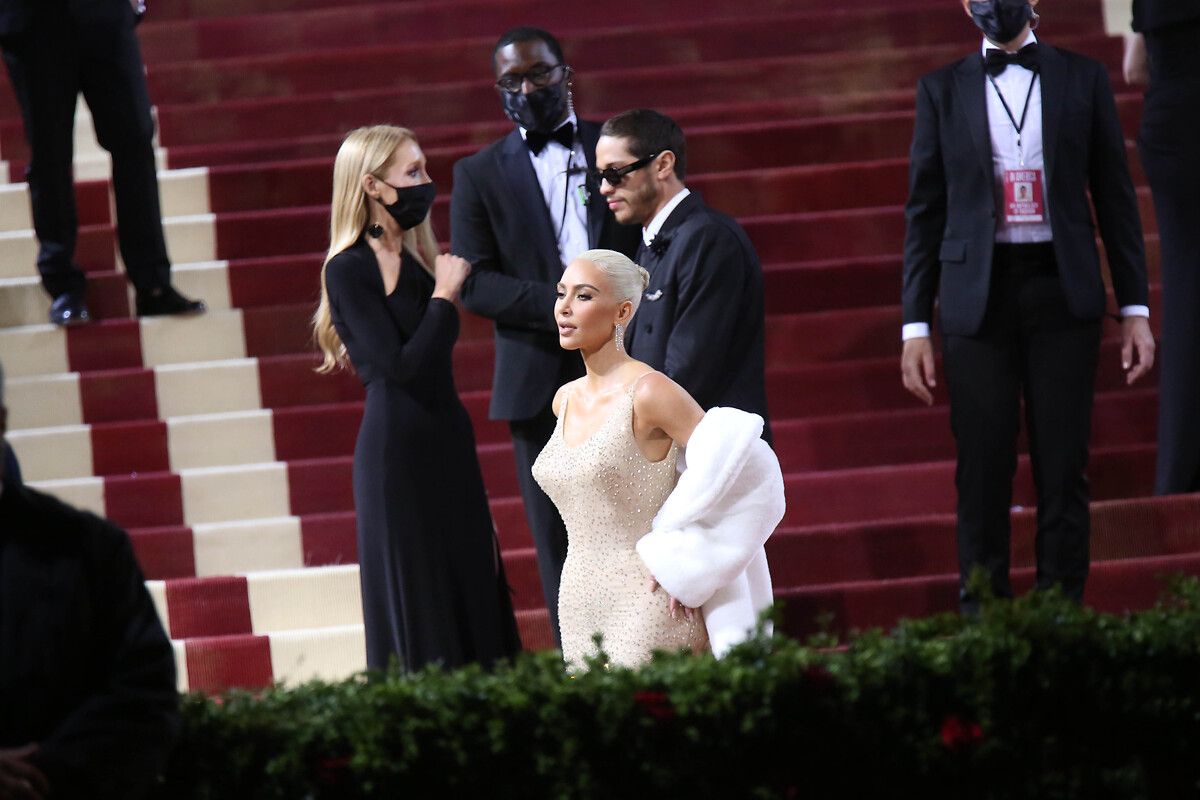Met Gala 2022 gerçekleşti! Kim Kardashian kostümüyle kırmızı halıya damga vurdu 6