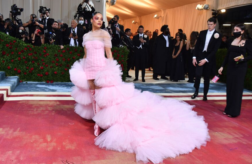 Met Gala 2022 gerçekleşti! Kim Kardashian kostümüyle kırmızı halıya damga vurdu 33