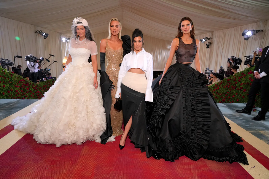 Met Gala 2022 gerçekleşti! Kim Kardashian kostümüyle kırmızı halıya damga vurdu 11