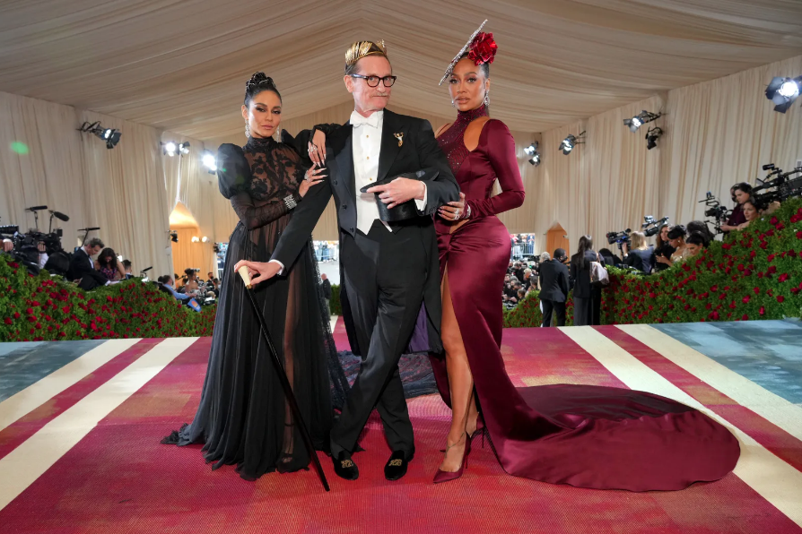 Met Gala 2022 gerçekleşti! Kim Kardashian kostümüyle kırmızı halıya damga vurdu 9