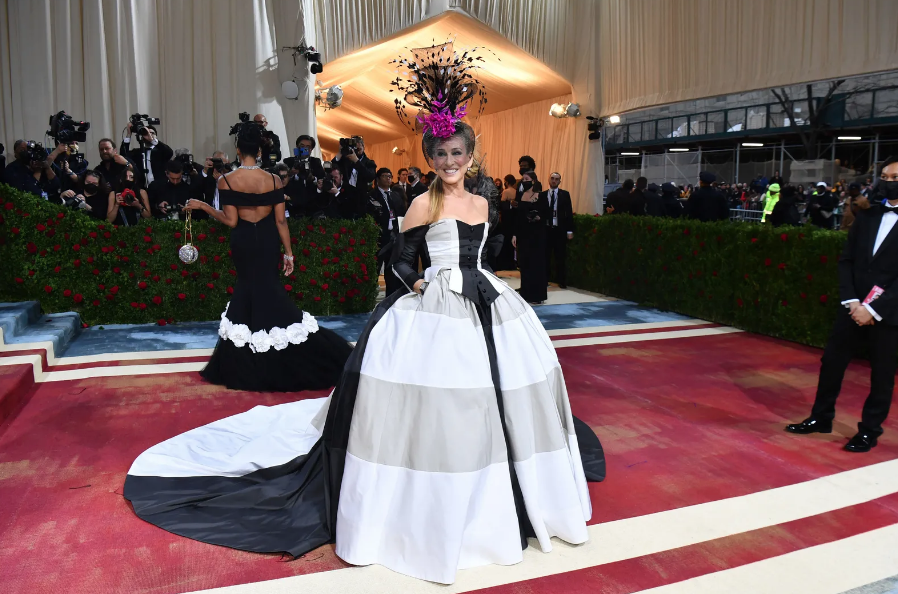 Met Gala 2022 gerçekleşti! Kim Kardashian kostümüyle kırmızı halıya damga vurdu 14