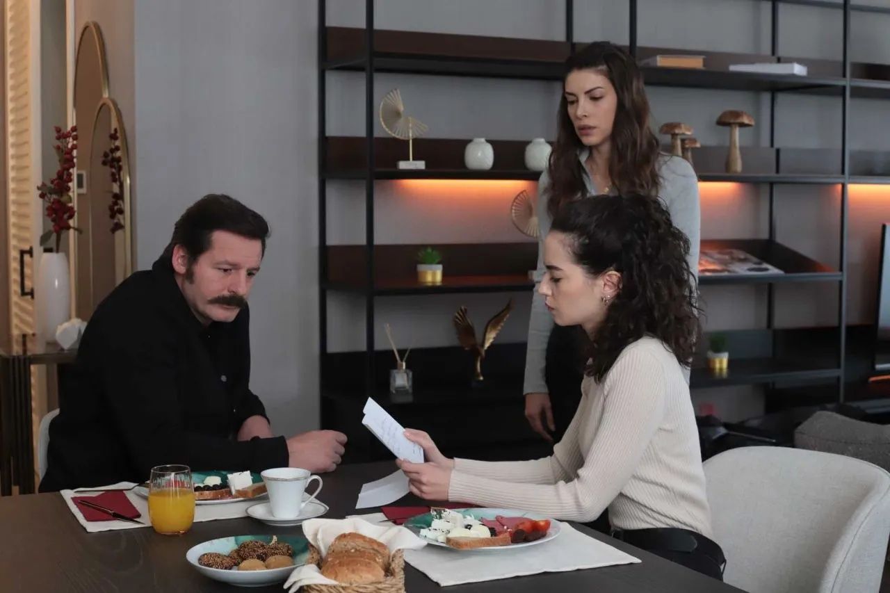 Teşkilat Dizisinde Cemre ve Hakkı Dayı'nın Acısı Tazeyken Bir veda Haberi daha geldi 6