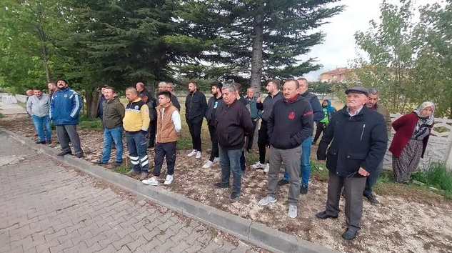 Bolu Belediye Başkanı insanların yakınlarının kemiklerini ortaya saçtı 6