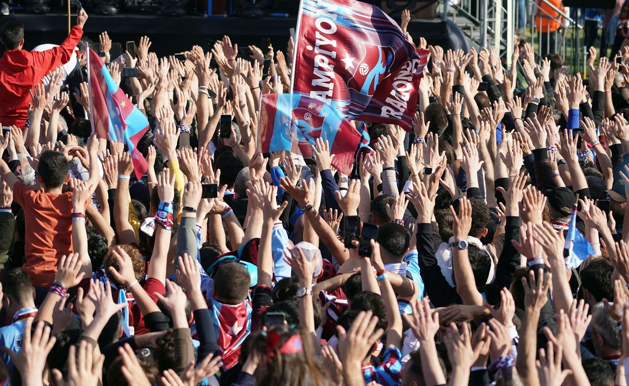 Trabzonspor, şampiyonluğu İstanbul’da kutladı! Yenikapı doldu taştı 1