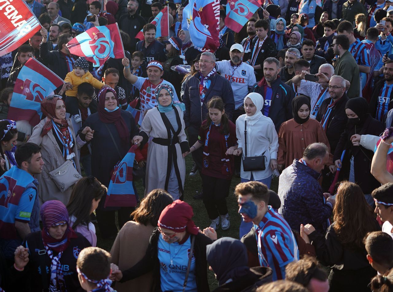 Trabzonspor, şampiyonluğu İstanbul’da kutladı! Yenikapı doldu taştı 2